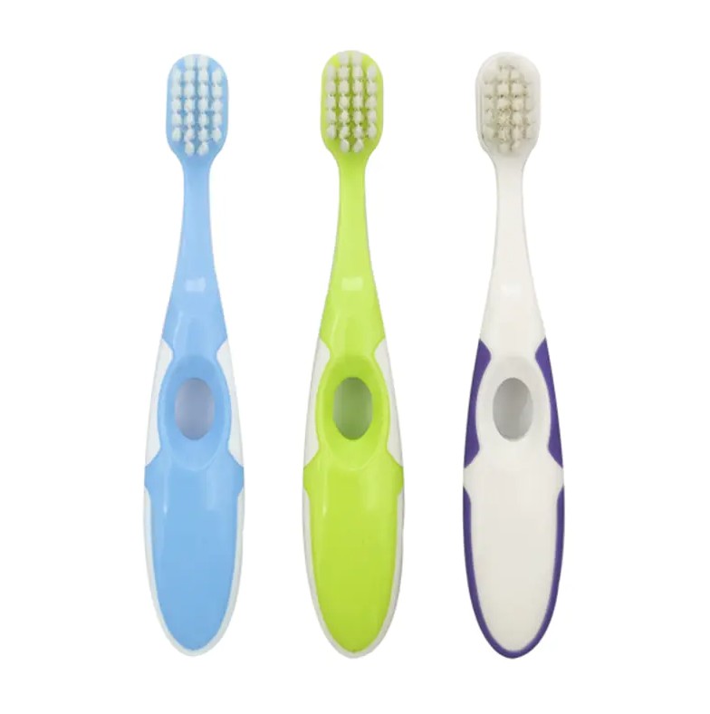 শিশুর টুথব্রাশ ব্রাশ করুন: শিশুদের জন্য নিরাপদ ব্রিস্টল, মাথার আকার এবং হ্যান্ডেল বেছে নেওয়া